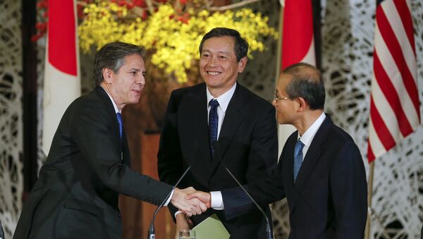 US Deputy Secretary of State Antony Blinken, left, Japanese Vice Foreign Minister Akitaka Saiki, center, and South Korean First Vice Foreign Minister Lim Sung-nam attend a joint news conference at Foreign Ministry's Iikura Guesthouse in Tokyo Saturday, Jan. 16, 2016 following their trilateral meeting. - Sputnik International