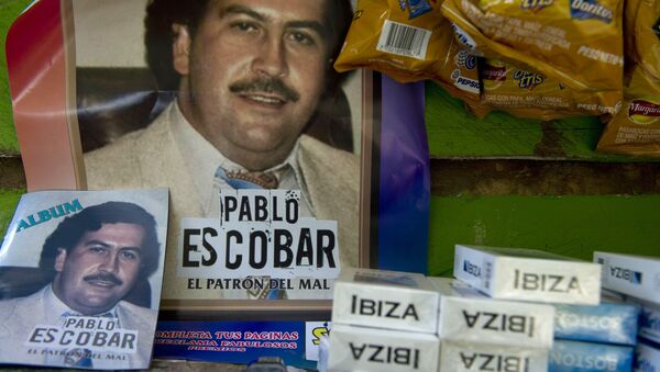 A poster at a stall in the Santo Domingo Savio shantytown in Medellin, Antioquia department, Colombia advertises a theme album about the life of late drug lord Pablo Escobar. (File) - Sputnik International