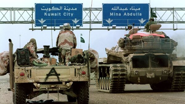 A US Hummvee jeep (l) and a Saudi tank pass under a highway sign directing them to Kuwait City 26 February 1991 during Desert Storm Allied forces offensive - Sputnik International