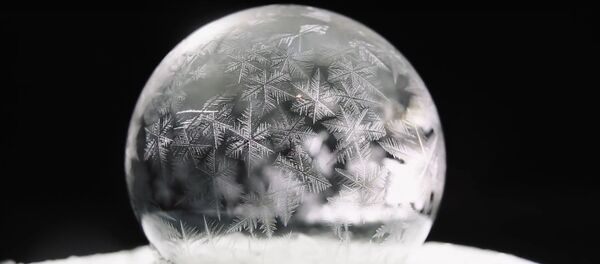 Freezing soap bubbles at -15 celsius - Warsaw Freezing soap bubbles at -15 celsius - Warsaw - Sputnik International