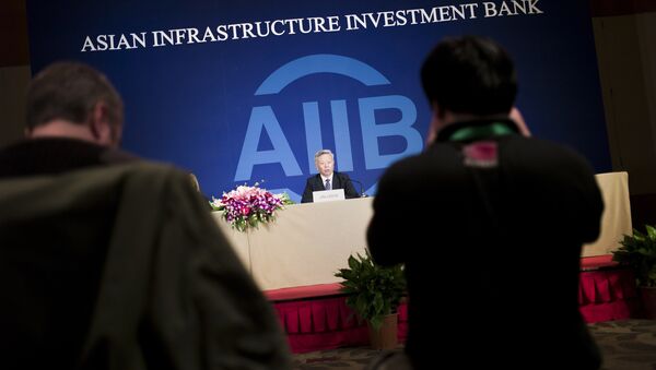 Jin Liqun (C), the first president of the Asian Infrastructure Investment Bank (AIIB), speaks to journalists during a press conference in Beijing on January 17, 2016 - Sputnik International