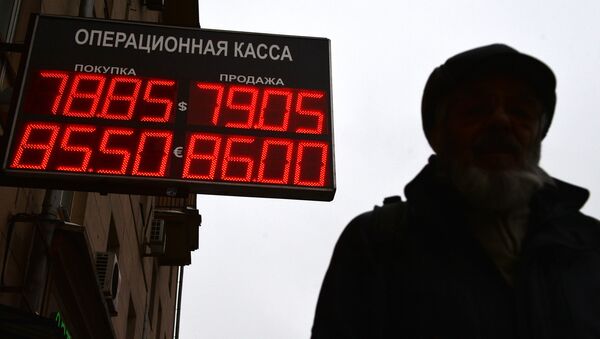 Electronic currency exchange board in downtown Moscow. The Bank of Russia has increased the euro's official exchange rate by 2 rubles, this permitting the value of the common European currency to exceed 85 rubles - Sputnik International