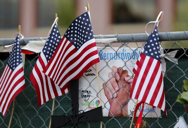 A memorial still remains outside as workers return to work for the first time at the Inland Regional Center (IRC) in San Bernardino, California, January 4, 2016. A memorial still remains outside as workers return to work for the first time at the Inland Regional Center (IRC) in San Bernardino, California, January 4, 2016. - Sputnik International