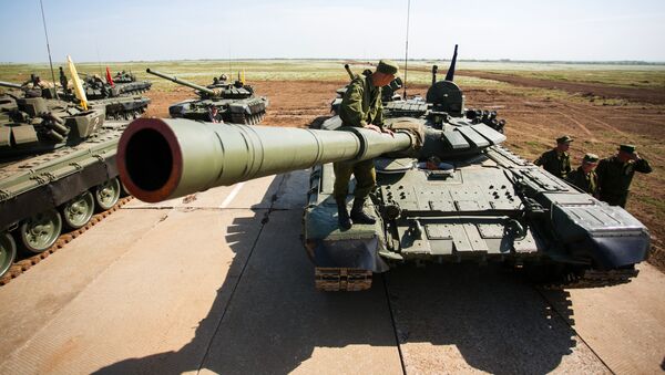 Tank crews of the Southern Military District preparing for the tank biathlon competition at the Prudboi range in the Volgograd Region - Sputnik International