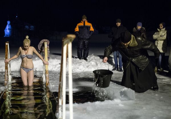 Russian Spirit: Epiphany Bathing Across the Country - Sputnik International