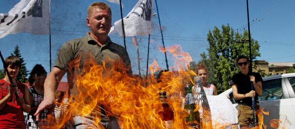 Participants of a protest rally against the halting of import of Ukrainian goods to Russia burn Russian goods in front of the Embassy of the Russian Federation in Kiev Participants of a protest rally against the halting of import of Ukrainian goods to Russia burn Russian goods in front of the Embassy of the Russian Federation in Kiev - Sputnik International