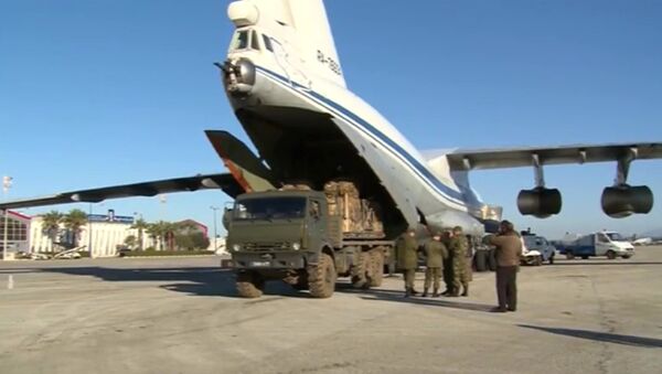 Humanitarian cargo loaded into a transport aircraft for the city of Deir ez-Zor - Sputnik International