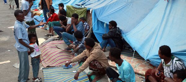 African migrants sit outside tents at a makeshift shelter on June 19, 2014, in the Yemeni capital Sanaa African migrants sit outside tents at a makeshift shelter on June 19, 2014, in the Yemeni capital Sanaa - Sputnik International