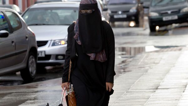 Woman wearing full face veil - Sputnik International