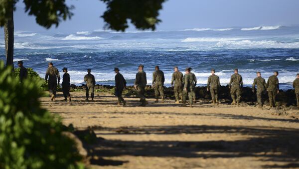 A group of Marines walk the beach outside the Haleiwa Incident Command Post in Haleiwa, Hawaii, during search efforts for 12 missing Marines, in this handout photo taken January 18, 2016 - Sputnik International