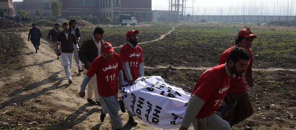 Pakistani rescuers shift an injured victim from the Bacha Khan university following an attack by militants in Charsadda, about 50 kilometres from Peshawar, on January 20, 2016 Pakistani rescuers shift an injured victim from the Bacha Khan university following an attack by militants in Charsadda, about 50 kilometres from Peshawar, on January 20, 2016 - Sputnik International