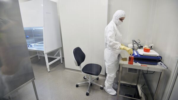 An employee of the laboratory at the Gamalei Institute of Epidemiology and Microbiology where Russian scientists have developed a vaccine against Ebola - Sputnik International