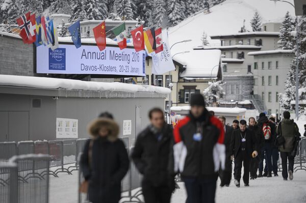 People are seen outside of the Congress Center at the opening of the World Economic Forum (WEF) annual meeting in Davos, on January 19, 2016 People are seen outside of the Congress Center at the opening of the World Economic Forum (WEF) annual meeting in Davos, on January 19, 2016 - Sputnik International