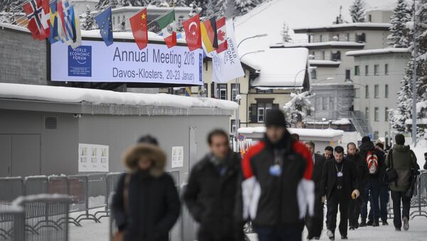 People are seen outside of the Congress Center at the opening of the World Economic Forum (WEF) annual meeting in Davos, on January 19, 2016 - Sputnik International