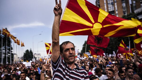 A man flahes the V-sign for victory during an anti-government protest in downtown Skopje on May 17, 2015 - Sputnik International