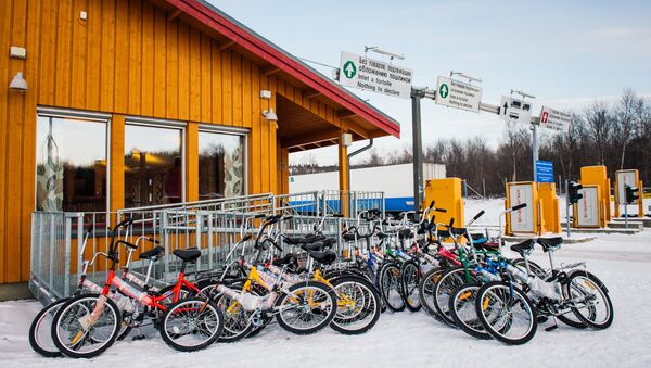 Bikes used by refugees are parked at the Norwegian border crossing station at Storskog after crossing the border from Russia on November 12, 2015 near Kirkenes in northern Norway - Sputnik International