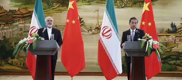 China's Foreign Minister Wang Yi (R) and Iranian Foreign Minister Javad Zarif (L) attend a press conference after a bilateral meeting in Beijing on September 15, 2015 - Sputnik International