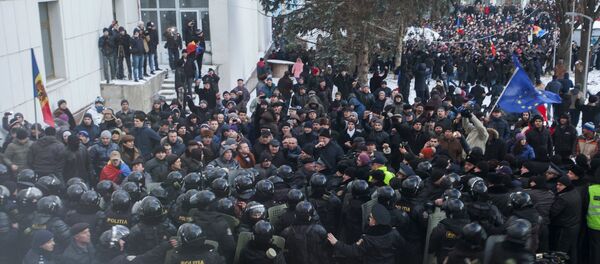 Protesters scuffle with riot police outside the Moldovan parliament after Democratic Party member of parliament Pavel Filip was elected as prime minister, in Chisinau, Moldova, January 20, 2016 Protesters scuffle with riot police outside the Moldovan parliament after Democratic Party member of parliament Pavel Filip was elected as prime minister, in Chisinau, Moldova, January 20, 2016 - Sputnik International