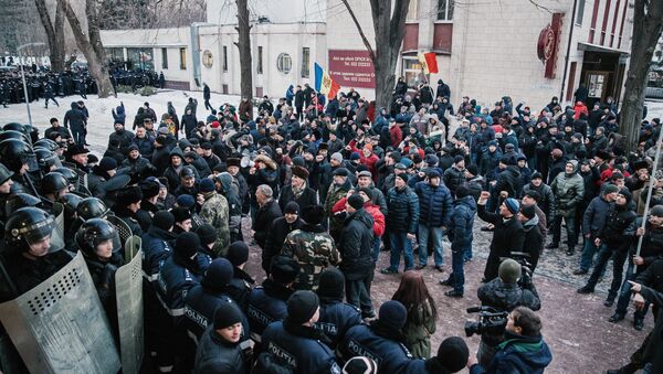 Protests outside Moldovan parliament building in Chisinau - Sputnik International
