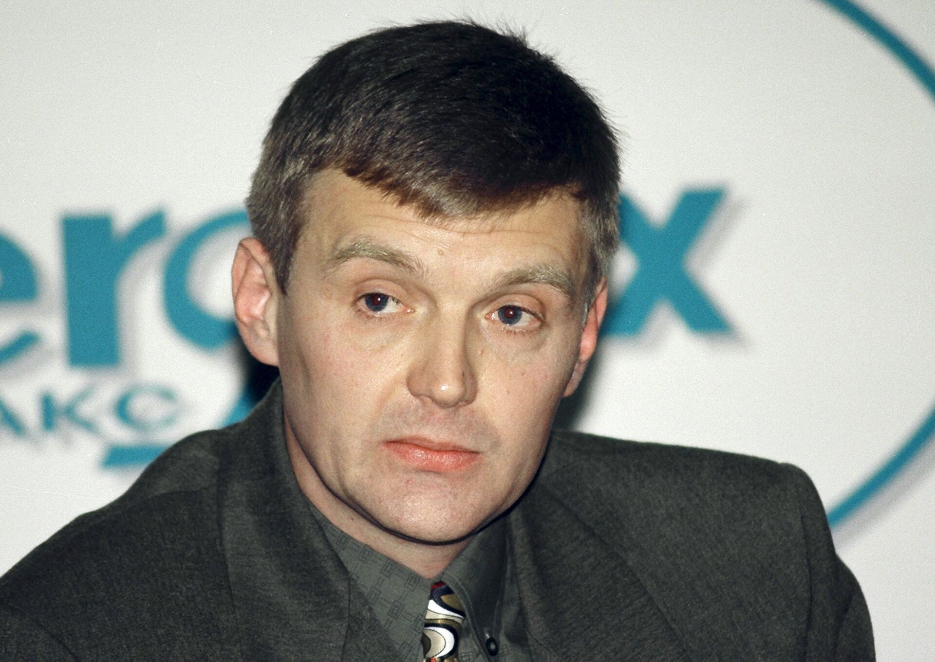 Alexander Litvinenko, then an officer of Russia's state security service FSB, attends a news conference in Moscow in this November 17, 1998 file picture - Sputnik International, 1920, 21.09.2021