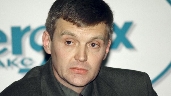 Alexander Litvinenko, then an officer of Russia's state security service FSB, attends a news conference in Moscow in this November 17, 1998 file picture - Sputnik International