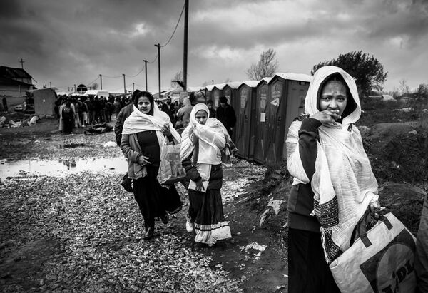 Refugees at the Calais 'Jungle' camp. Refugees at the Calais 'Jungle' camp. - Sputnik International