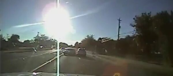 Teens driving stolen car hit cop cruiser Teens driving stolen car hit cop cruiser - Sputnik International