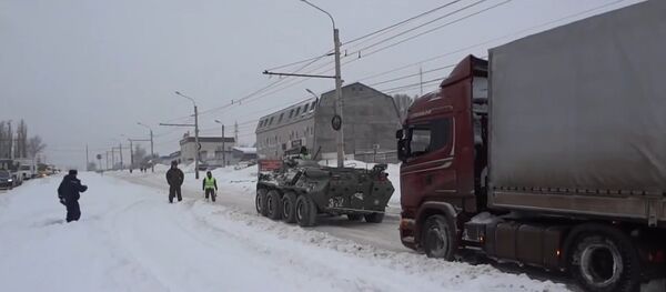 Russia: Russian Army BTR-80 APC rescues lorry trapped in snow Russia: Russian Army BTR-80 APC rescues lorry trapped in snow - Sputnik International