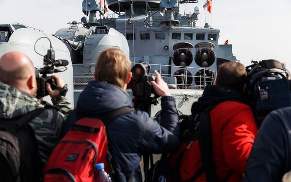 Russian Destroyer Vice-Admiral Kulakov Welcomes Foreign Journalists - Sputnik International