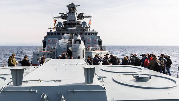 Russian Destroyer Vice-Admiral Kulakov Welcomes Foreign Journalists - Sputnik International