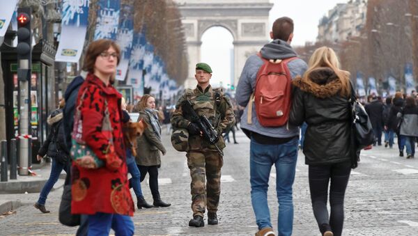 A French soldier of the Foreign Legion patrols along at the Champs Elysees avenue during the new year parade in Paris, Friday Jan. 1, 2016. - Sputnik International