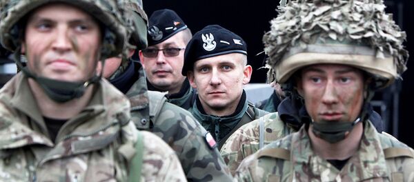 Polish , background, and and British soldiers take part in joint military exercise in Swietoszow, Poland, on Friday Nov. 21, 2014. Polish , background, and and British soldiers take part in joint military exercise in Swietoszow, Poland, on Friday Nov. 21, 2014. - Sputnik International