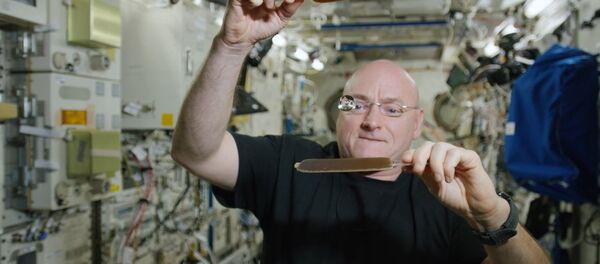 Liquid Ping Pong in Space - RED 4K - Sputnik International