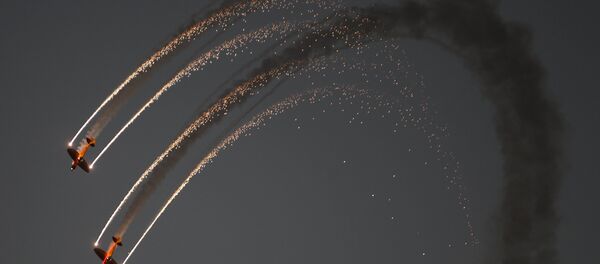DHL's Twisters & Extra 300 perform during the second day of the Bahrain Air Show 2016 at Sakhir, south of Bahrain January 22, 2016. DHL's Twisters & Extra 300 perform during the second day of the Bahrain Air Show 2016 at Sakhir, south of Bahrain January 22, 2016. - Sputnik International