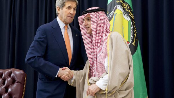 US Secretary of State John Kerry (L) and Saudi Foreign Minister Adel al-Jubeir shake hands after speaking to the media together at King Salman Regional Air Base in Riyadh, Saudi Arabia, January 23, 2016. - Sputnik International