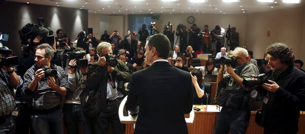 Spain's Socialist Party (PSOE) leader Pedro Sanchez stands at the podium at the start of a news conference at Parliament in Madrid, Spain, January 22, 2016. Spain's Socialist Party (PSOE) leader Pedro Sanchez stands at the podium at the start of a news conference at Parliament in Madrid, Spain, January 22, 2016. - Sputnik International
