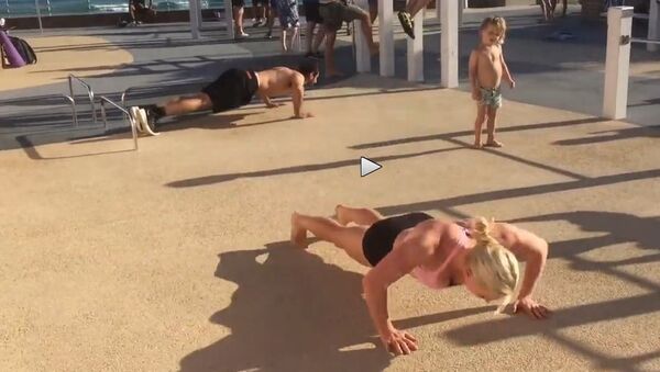 Impressive fitness levels from Bondi Beach, NSW Australia, thanks to the Bondi Beach Bar Brutes - Sputnik International