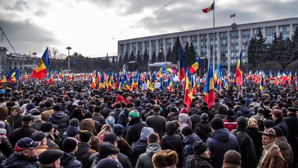 Participants in the anti-government rally in Chisinau - Sputnik International
