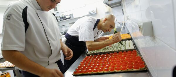 Cooking tartalets at the Vanil restaurant - Sputnik International