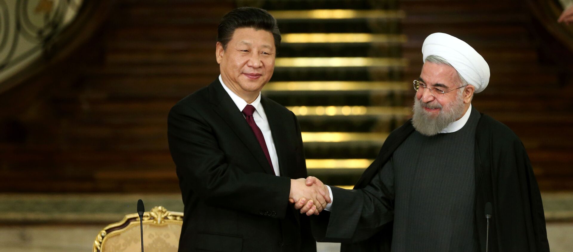 Iranian President Hassan Rouhani, right, and his Chinese counterpart Xi Jinping shake hands at the conclusion of their joint press conference at the Saadabad Palace in Tehran, Iran, Saturday, Jan. 23, 2016 - Sputnik International, 1920, 30.03.2021