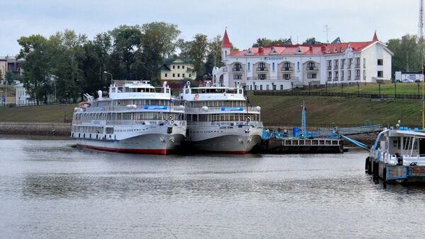 Riverboats at the pier in Uglich - Sputnik International