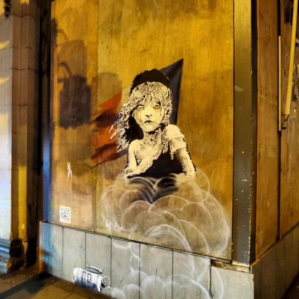 Banksy's mural opposite the French embassy in London highlighting the use of teargas on refugees by the French police. Banksy's mural opposite the French embassy in London highlighting the use of teargas on refugees by the French police. - Sputnik International