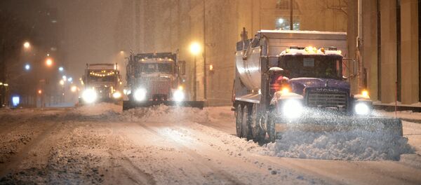 Snow plows clean the snow from a street during a snowstorm in downtown Washington, DC on January 22, 2016 Snow plows clean the snow from a street during a snowstorm in downtown Washington, DC on January 22, 2016 - Sputnik International