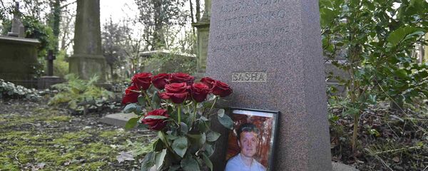 The grave of murdered ex-KGB agent Alexander Litvinenko is seen at Highgate Cemetery in London, Britain, January 21, 2016 - Sputnik International