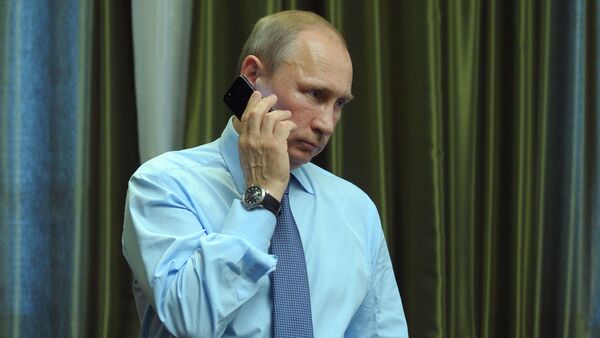 President Vladimir Putin talks over the phone - Sputnik International