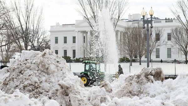 A snowblower clears Pennsylvania Avenue in front of the White House in Washington, DC, on January 26, 2016, three days after a massive snowstorm - Sputnik International