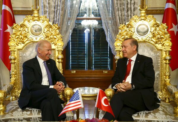 Turkish President Tayyip Erdogan (R) meets with U.S. Vice President Joe Biden in Istanbul, Turkey January 23, 2016, in this handout photo provided by the Presidential Palace Turkish President Tayyip Erdogan (R) meets with U.S. Vice President Joe Biden in Istanbul, Turkey January 23, 2016, in this handout photo provided by the Presidential Palace - Sputnik International
