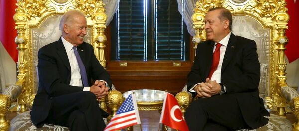 Turkish President Tayyip Erdogan (R) meets with U.S. Vice President Joe Biden in Istanbul, Turkey January 23, 2016, in this handout photo provided by the Presidential Palace Turkish President Tayyip Erdogan (R) meets with U.S. Vice President Joe Biden in Istanbul, Turkey January 23, 2016, in this handout photo provided by the Presidential Palace - Sputnik International