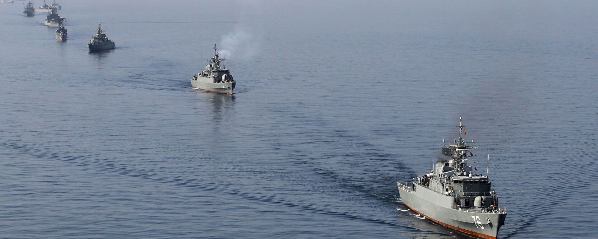 Iranian Navy boats take part in maneuvers during the Velayat-90 navy exercises in the Strait of Hormuz in southern Iran (File) - Sputnik International, 1920, 02.03.2021