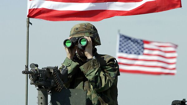 A US soldier peers through binoculars. file photo - Sputnik International